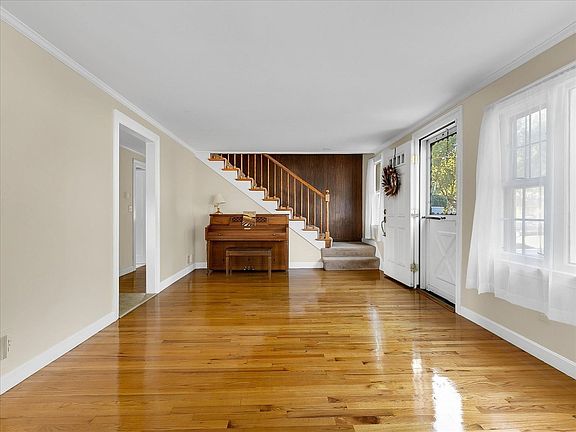 3rd image of 31 Chipman Rd
