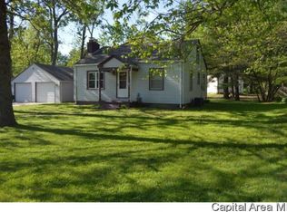 301 E Hargrave St, Athens, IL 62613