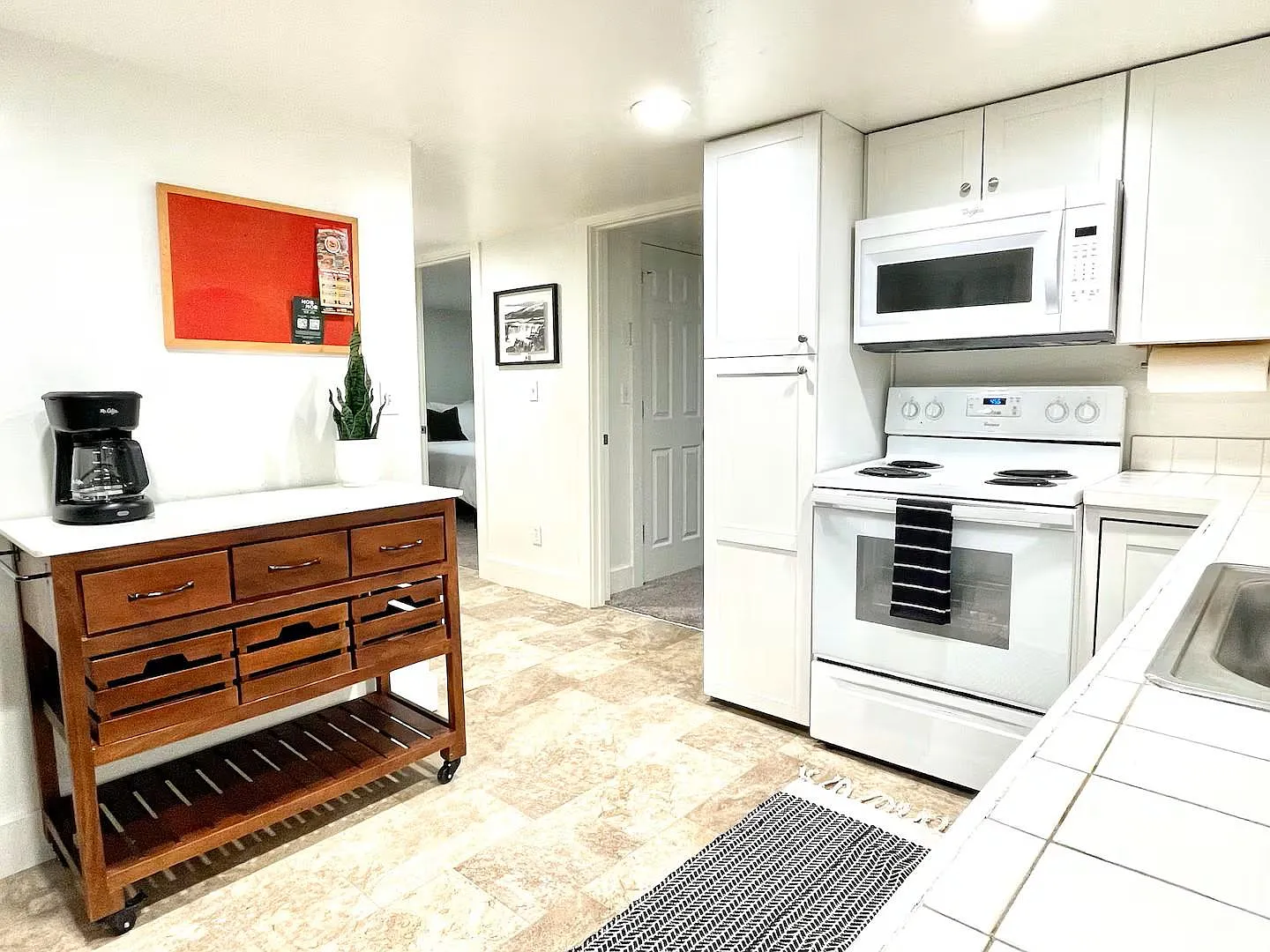 4 bed, 2.0 bath, 2300 sqft, $1,066 — Photo 3