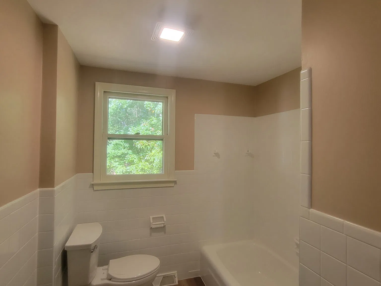 3 bed, 960 sqft, $2,990 — Photo 3