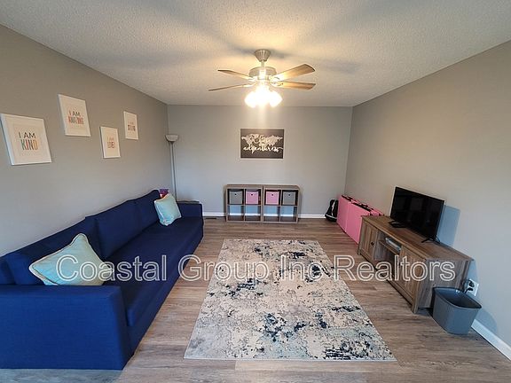 2nd image of 1012 Meadowview Pl