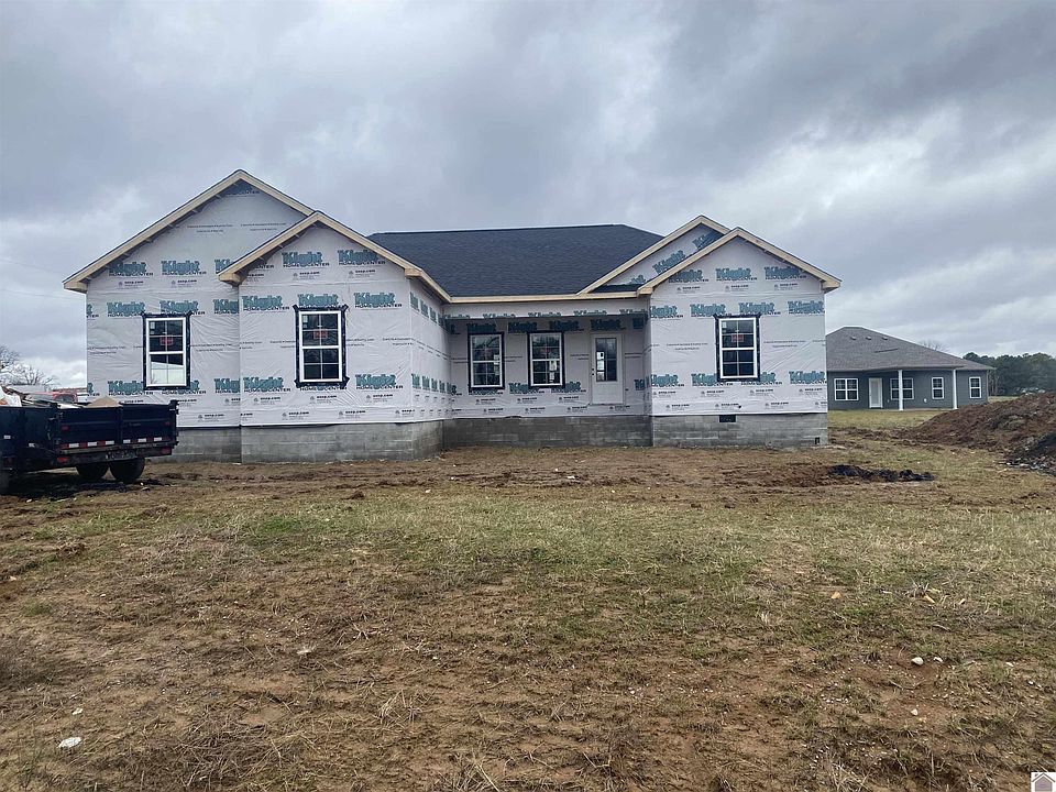 2nd image of 31 Fieldstone Cir