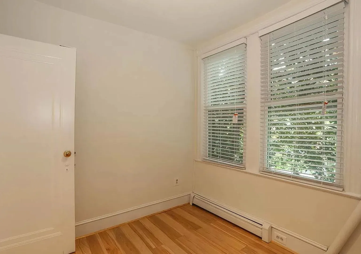 Wonderful Two Bed + Den West End Abode! Parking Available! — Photo 3