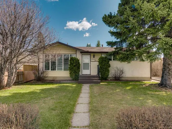 212 W Westwood Dr SW, Calgary, AB T3C 2W3