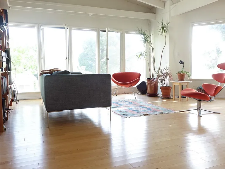2232 Talmadge St — Photo 3