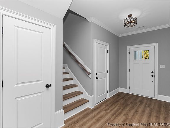 5th image of 87 Croatoke Ct