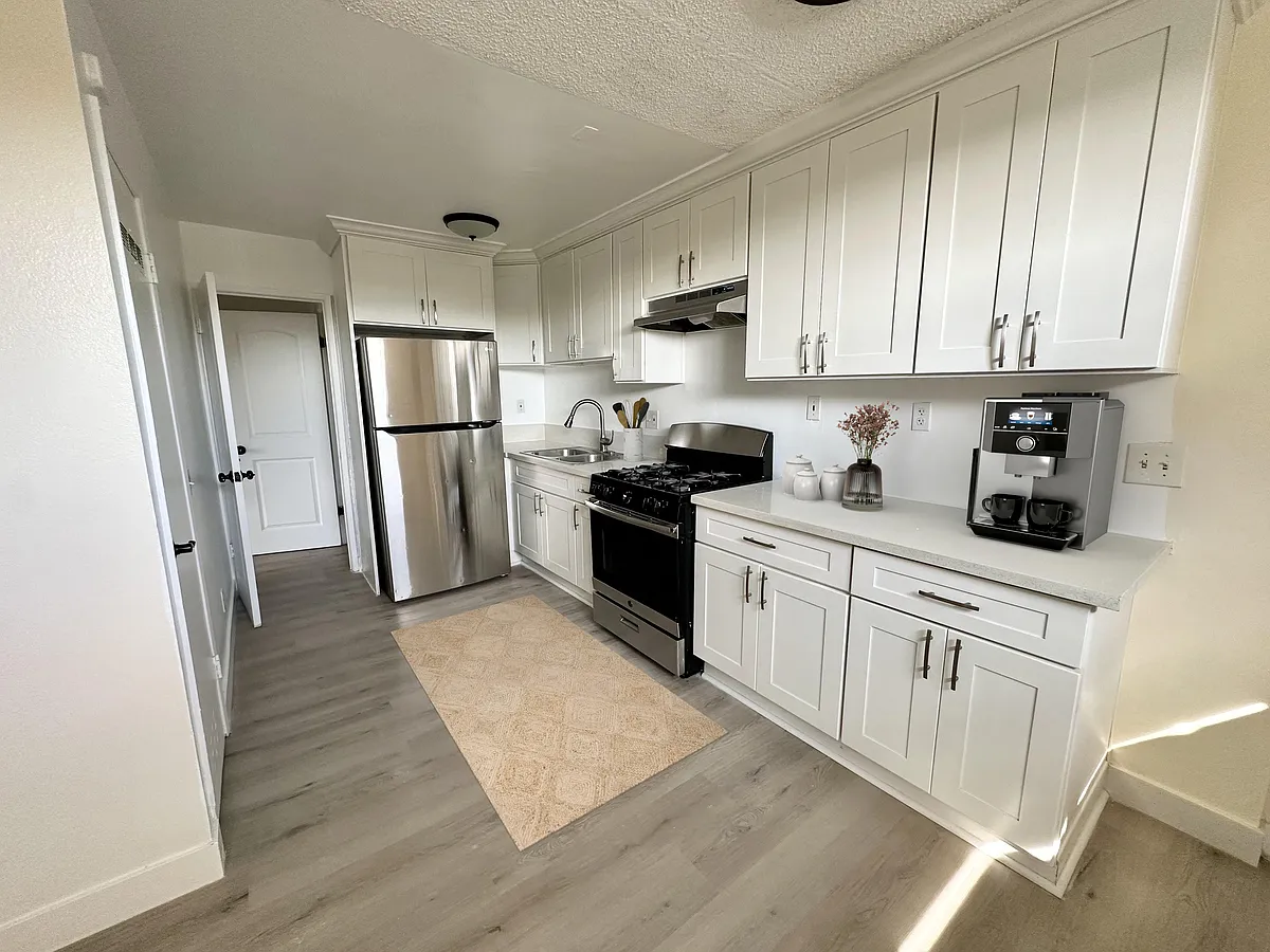 Building Photo - 833 N Normandie Ave #8F