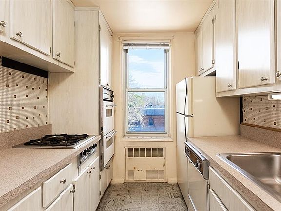 5th image of 2711 Avenue X APT 2B