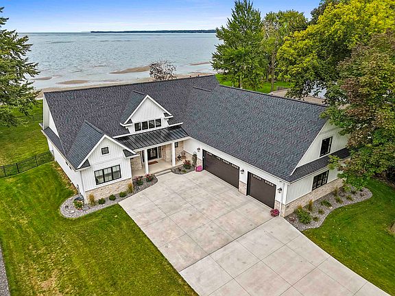 3rd image of 1751 E Shore Cir