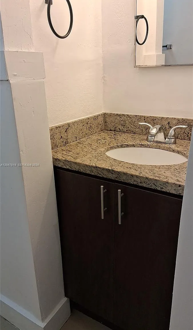 Colonial Plaza Condo — Photo 4