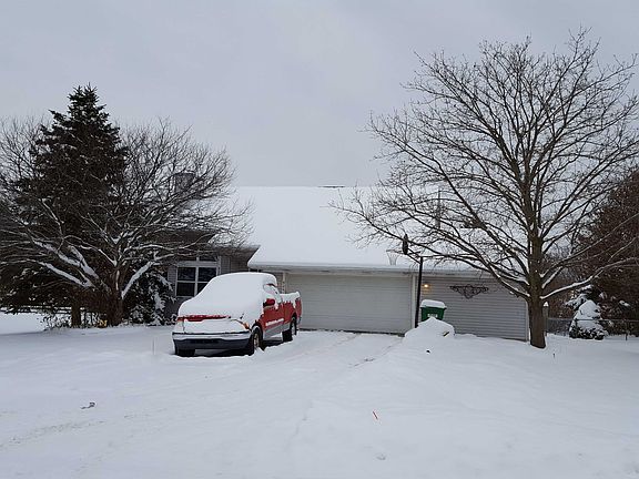 3rd image of 9261 Holiday Dr