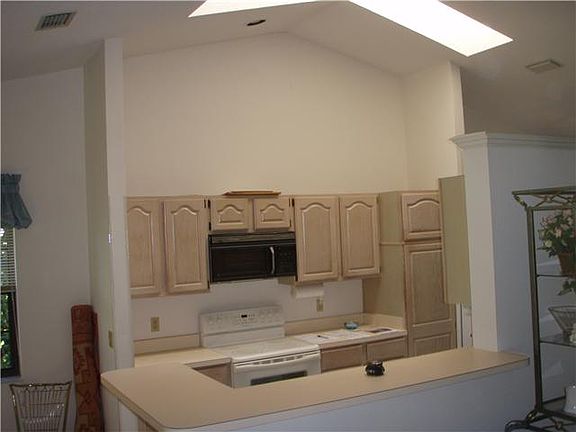 5th image of 338 SW Jackson Pl