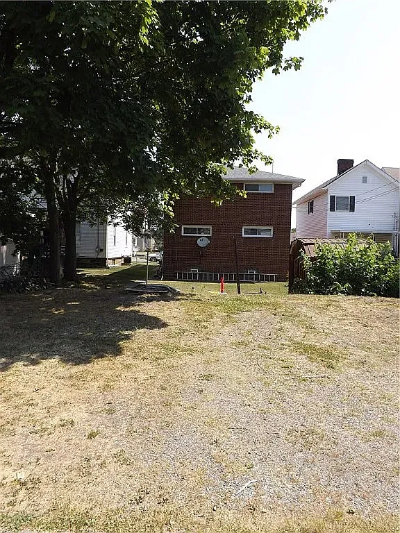 2 bed, 900 sqft, $995 — Photo 3
