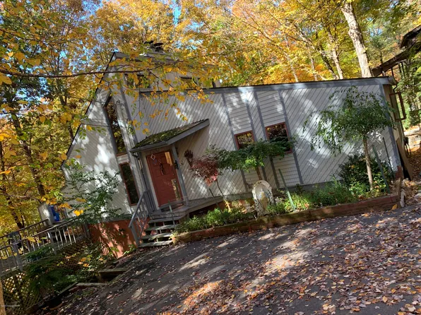 6352 Decker Rd, Bushkill, PA 18324