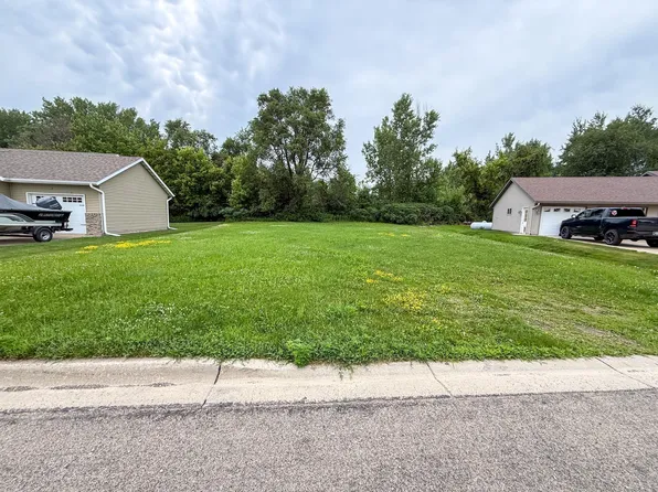 1275 Bellflower Ln, Owatonna, MN 55060
