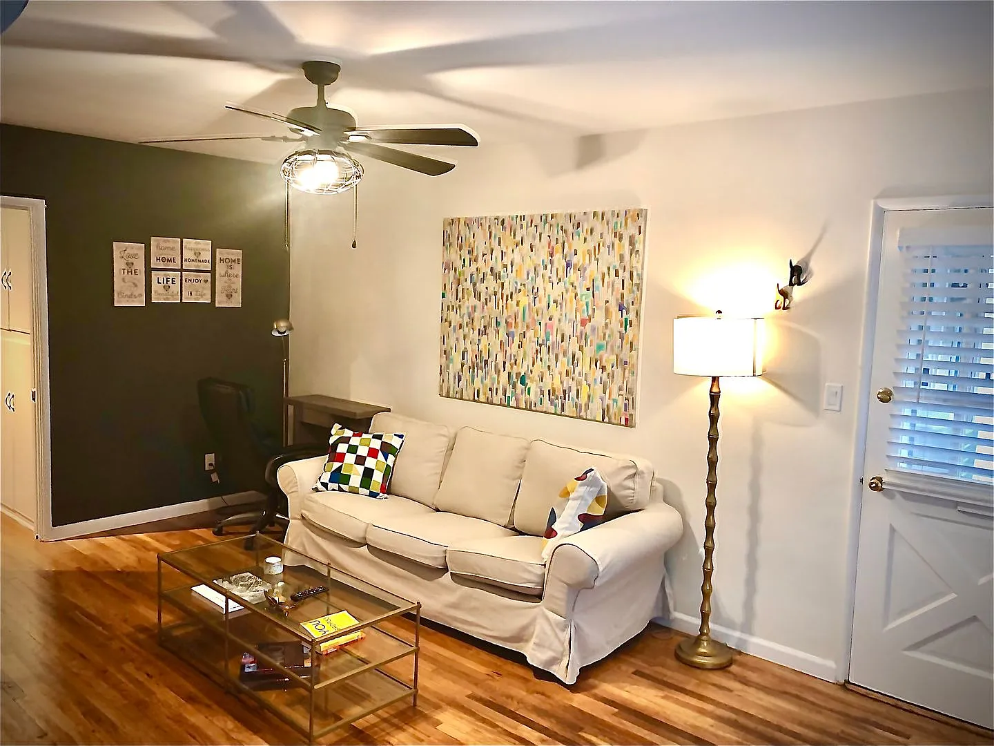 12423-25 Chandler Blvd — Photo 1