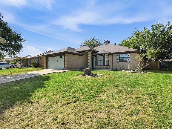 3rd image of 927 Freestone Dr