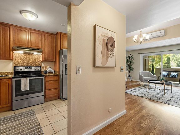 4th image of 1370 Townview Avenue #302