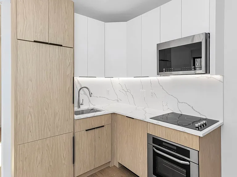 141 2nd Ave #7 — Photo 6