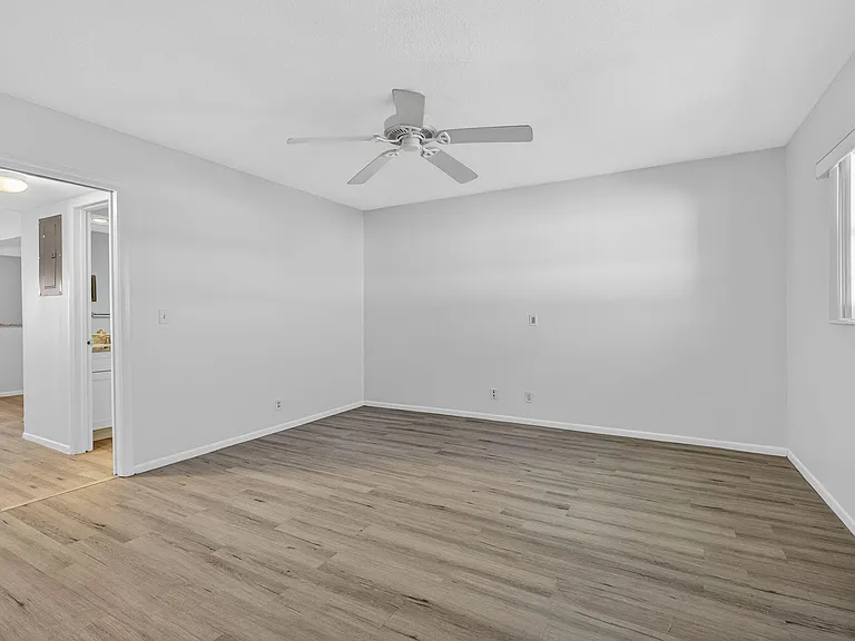 100 Shore Ct #307 — Photo 19