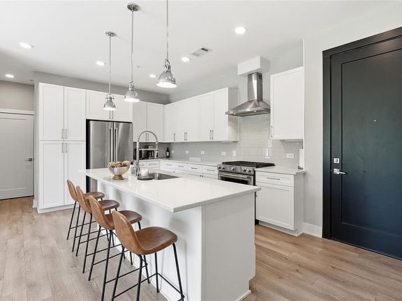 4th image of 22 Airline St #307