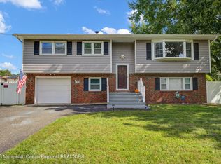 33 Rustic Dr, Howell, NJ 07731