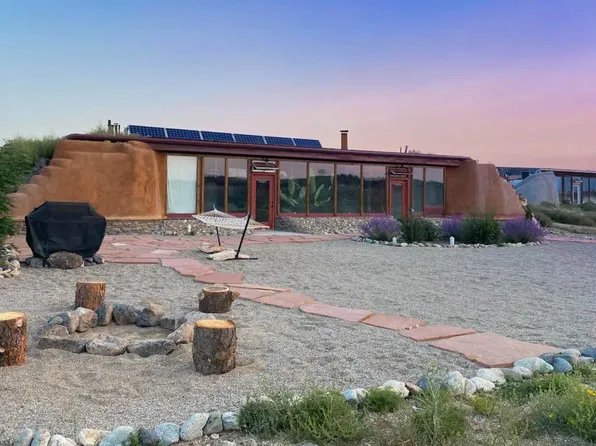 15 N Lemuria Rd, Tres Piedras, NM 87577