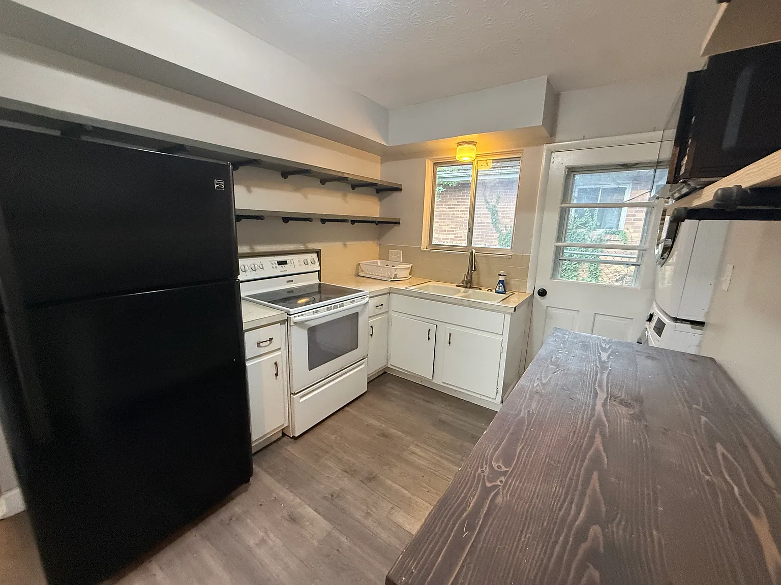 2 bed, 826 sqft, $1,600 — Photo 2