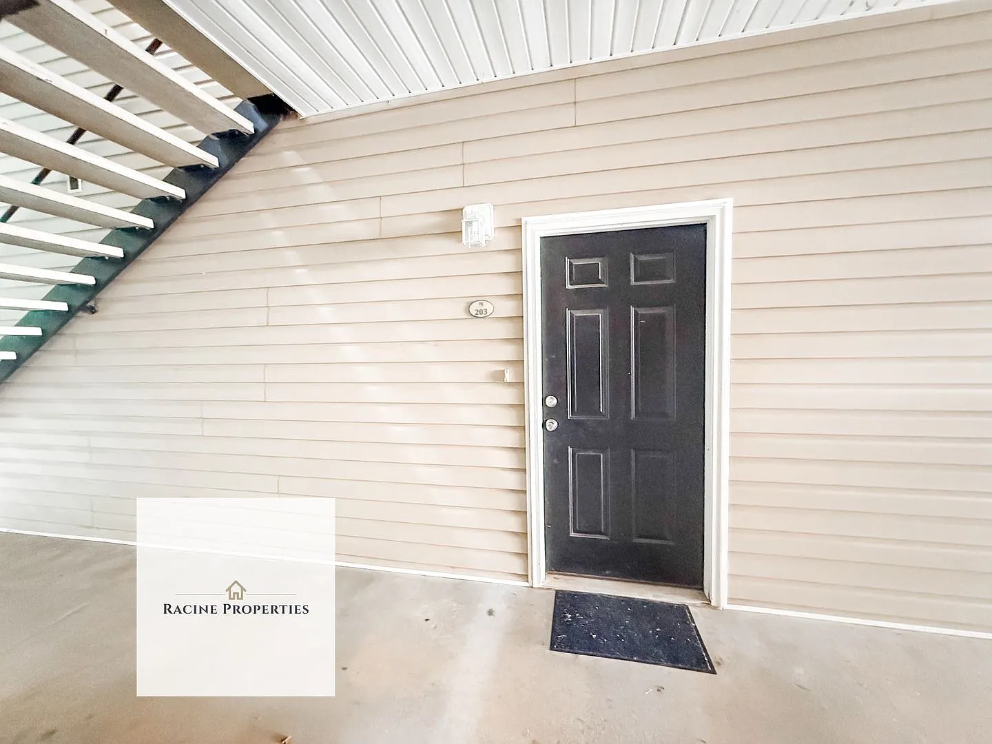 Ground floor 3 bd/2ba condo available Oct 1! — Photo 2