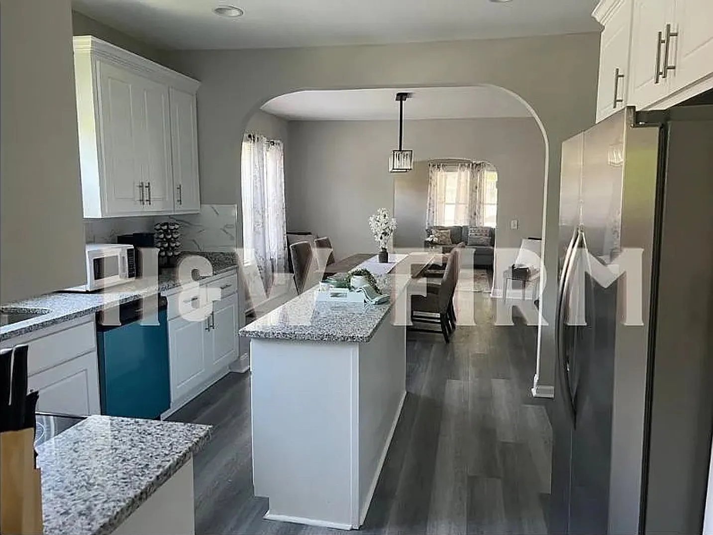 Room in 5 Bedroom Home at Formosa Ave — Photo 3