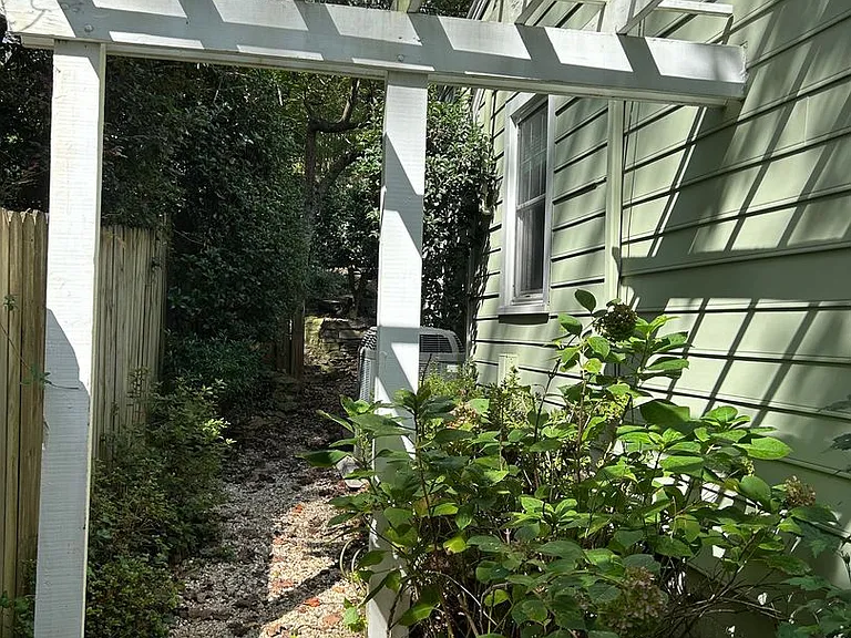2461 Lyndhurst Ave — Photo 52