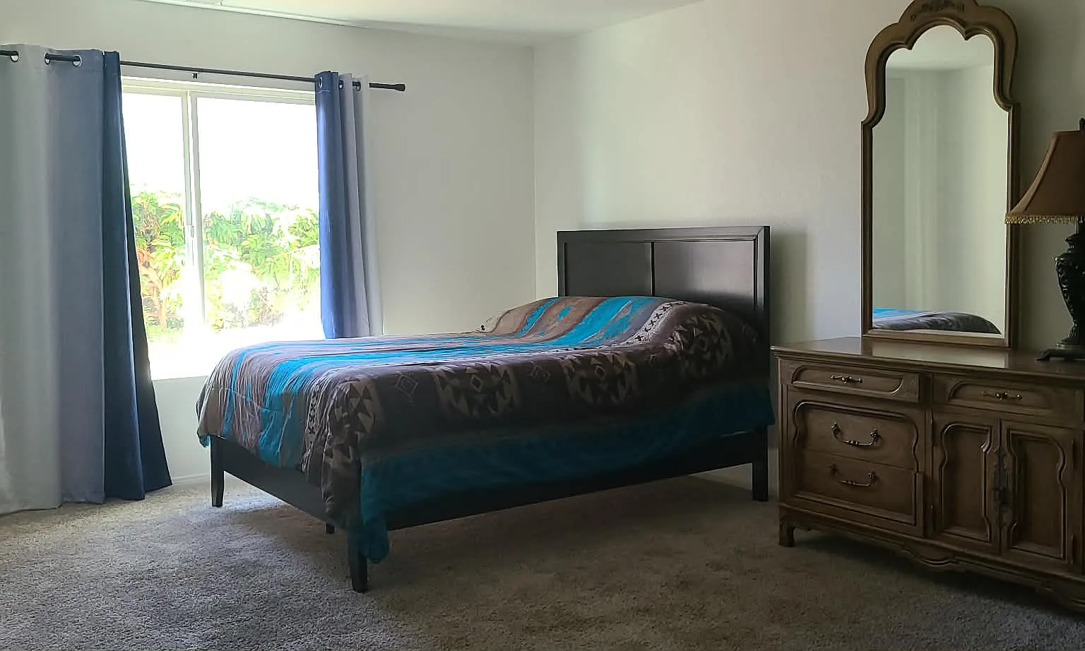 6 bed, 2635 sqft, $1,000 — Photo 2