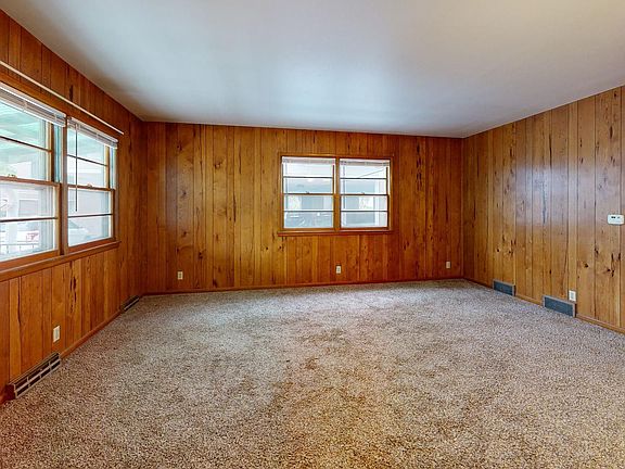 5th image of 210 Campus Ave Unit 8