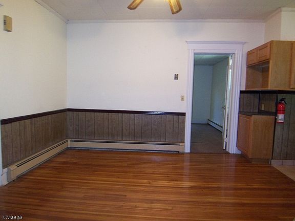 5th image of 11 Darlington Ave