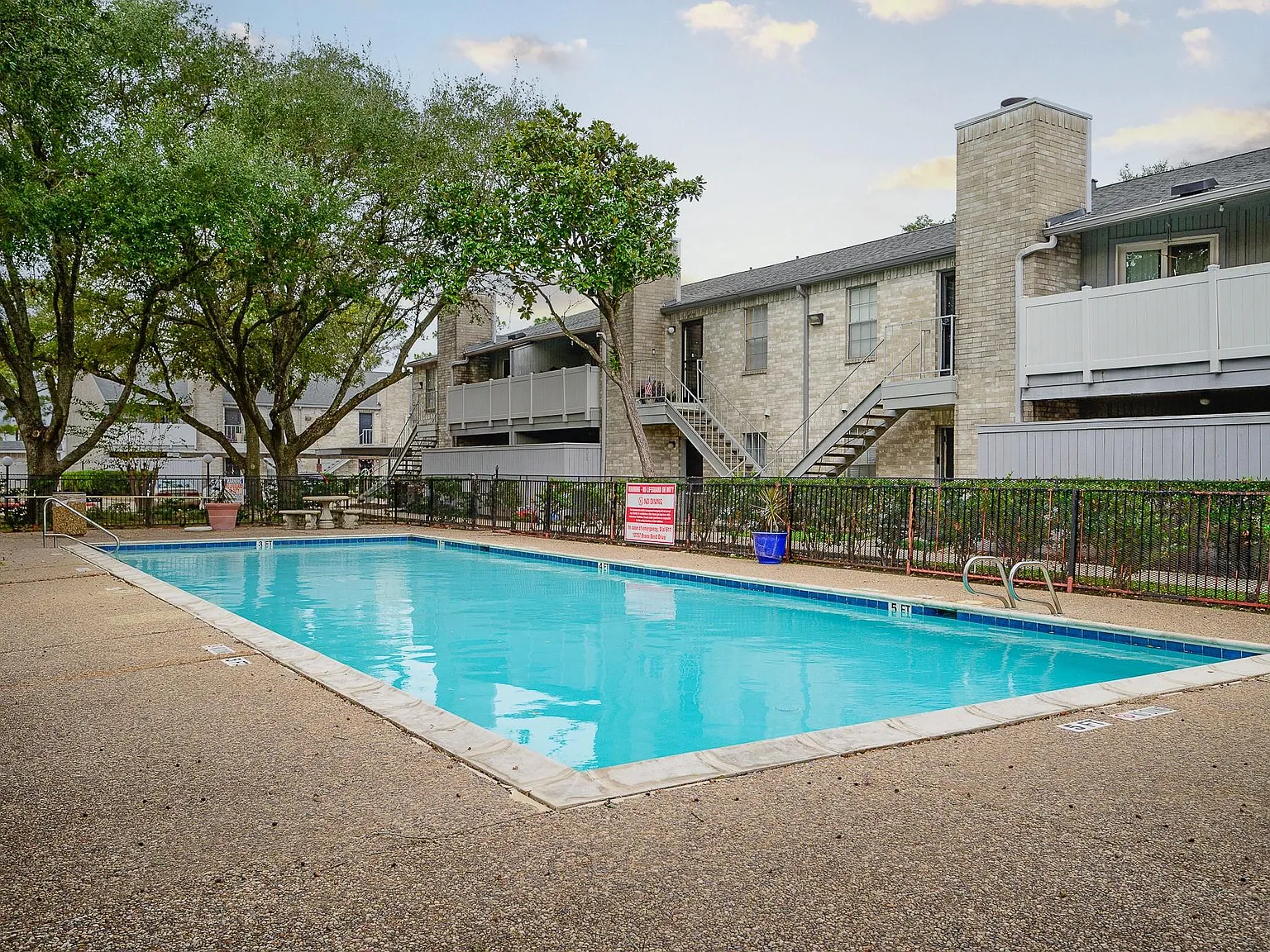 2 bed, 2.0 bath, 1014 sqft, $1,300 — Photo 1