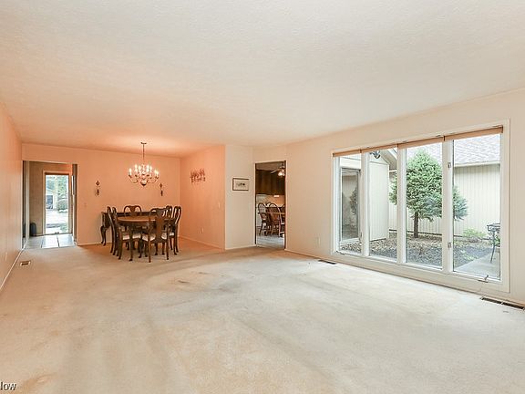 3rd image of 22149 Meadownorth Ct