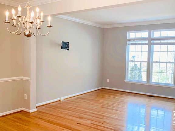4th image of 908 Rainier Rd #1
