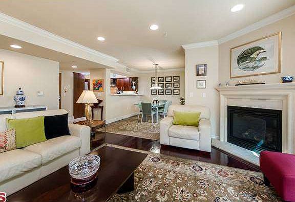 2nd image of 951 Granville Ave APT 203