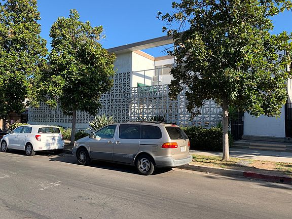 2nd image of 17830 Magnolia Blvd #7
