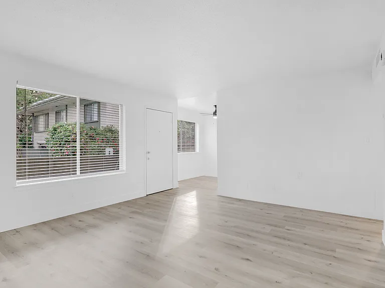 Shelfield Apartments — Photo 39