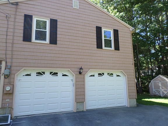 driveway side 2 car gar.