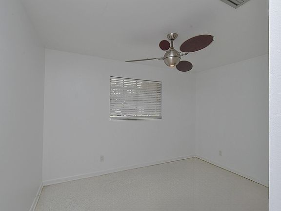 3rd image of 20 Marilyn Ave