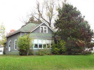 638 Elm St, Waupaca, WI 54981
