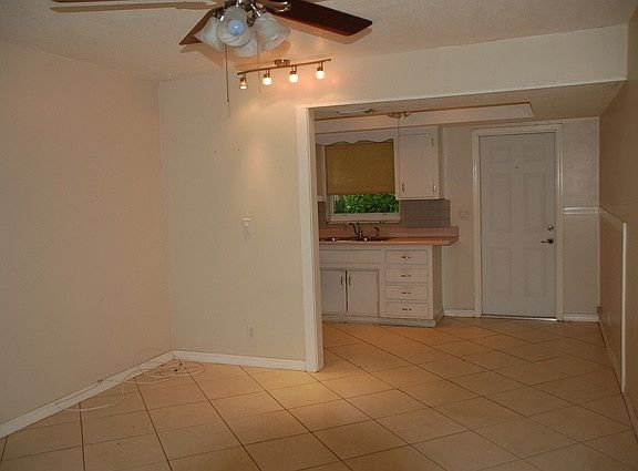 KITCHEN - DINING AREA