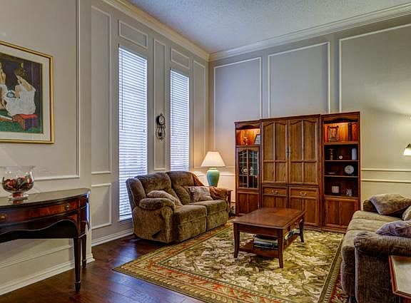 2nd image of 1005 Dogwood Ct