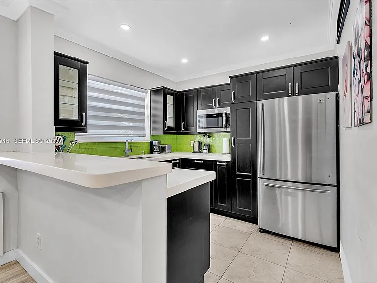 10004 E Bay Harbor Dr #8 — Photo 9
