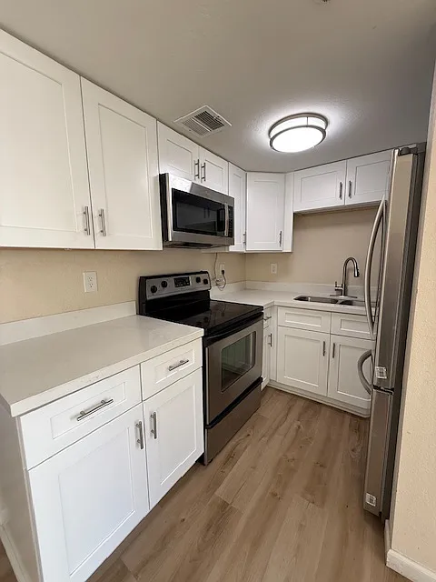 1 bed, 576 sqft, $1,000 — Photo 4