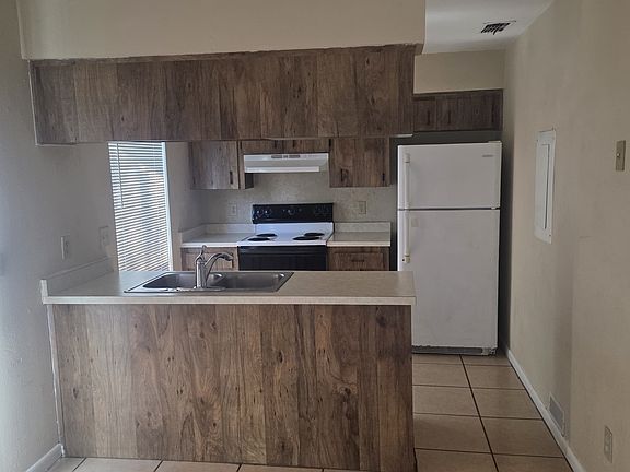 2nd image of 5335 SE 28th Ln #1
