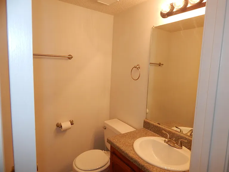 1613 Bobby Lee Killeen TX 76549

Half Bath