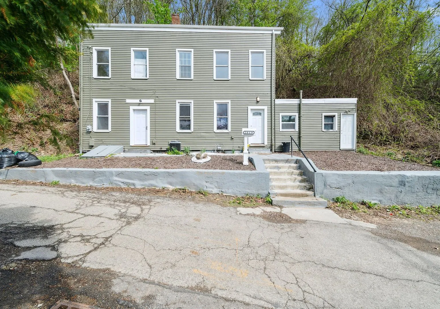 Spacious 3 Bedroom Home in Spring Garden (Single Family) — Photo 1